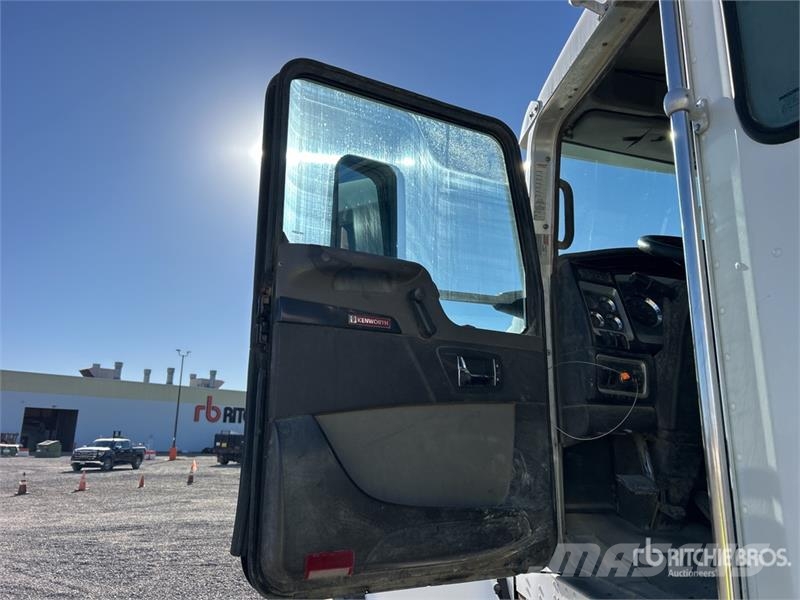Kenworth W900 8x4 Mixer Truck ミキサー車