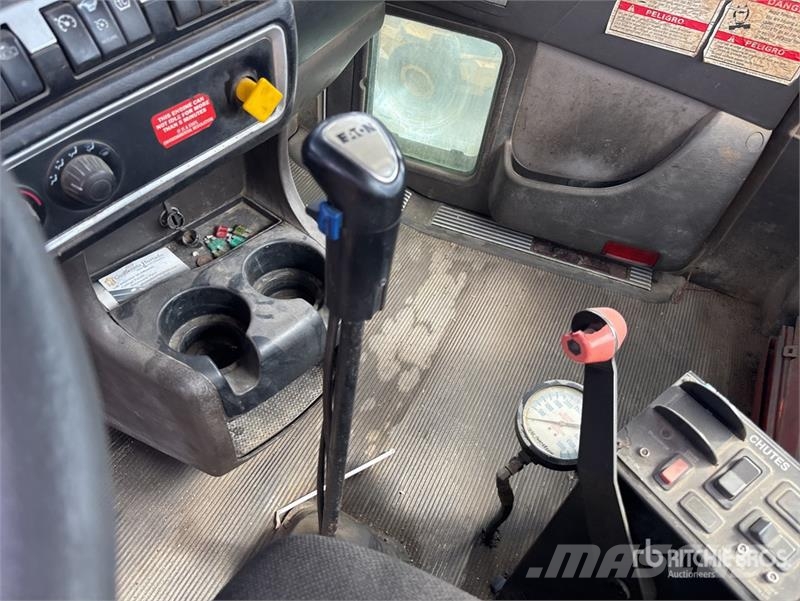 Kenworth W900 8x4 Mixer Truck (Inoperable) Concrete trucks