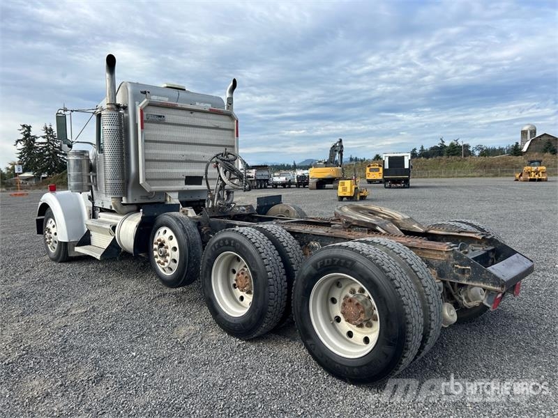 Kenworth W900B Vilcēji
