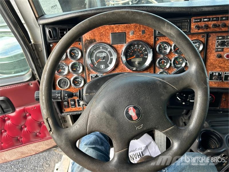 Kenworth W900B Vilcēji