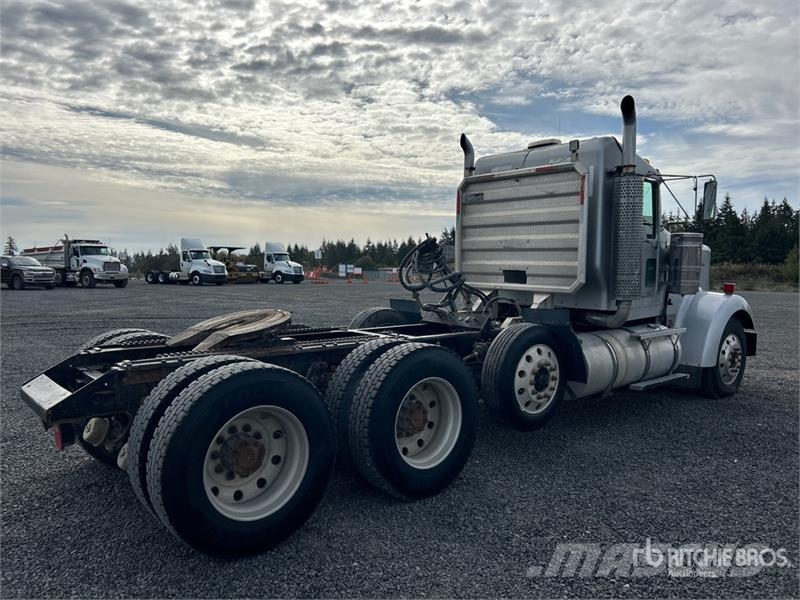 Kenworth W900B Vilcēji