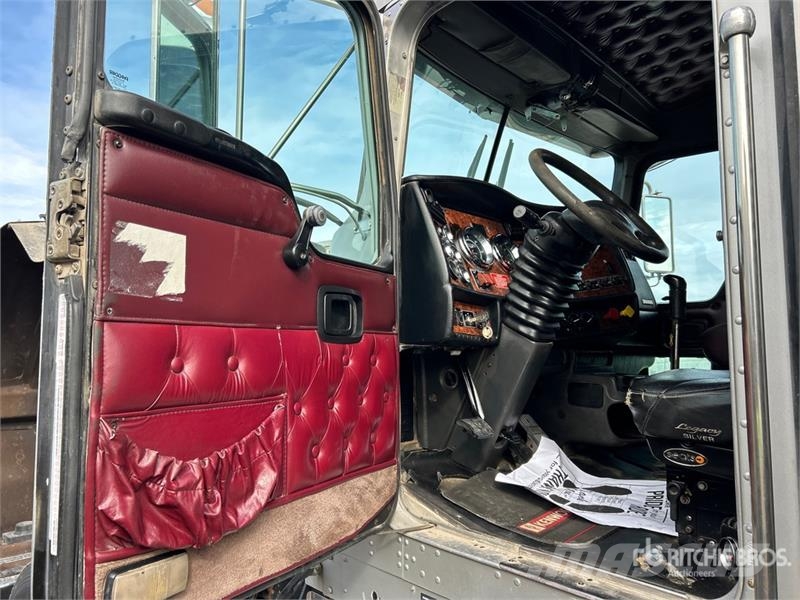 Kenworth W900B Vilcēji