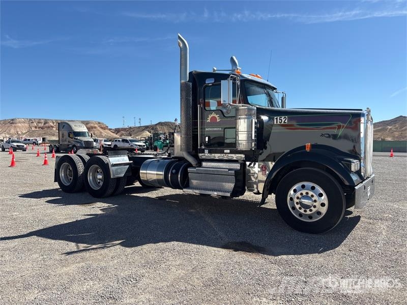 Kenworth W900L Tractor Units