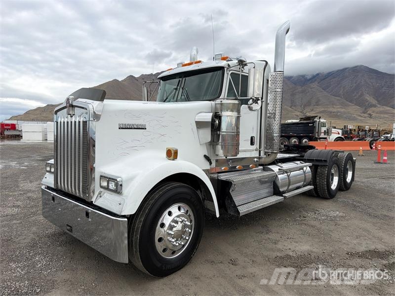 Kenworth W900L 6x4 T/A Day Cab Truck Tractor Vlačilci