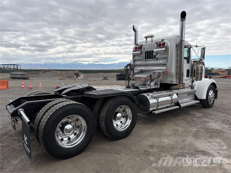 Kenworth W900L 6x4 T/A Day Cab Truck Tractor Vlačilci