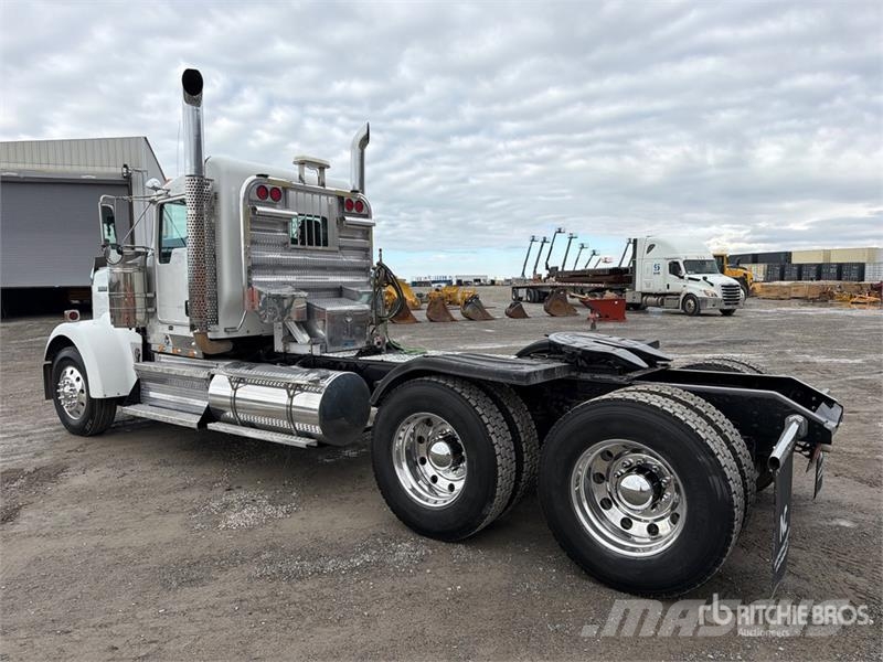Kenworth W900L 6x4 T/A Day Cab Truck Tractor Vlačilci