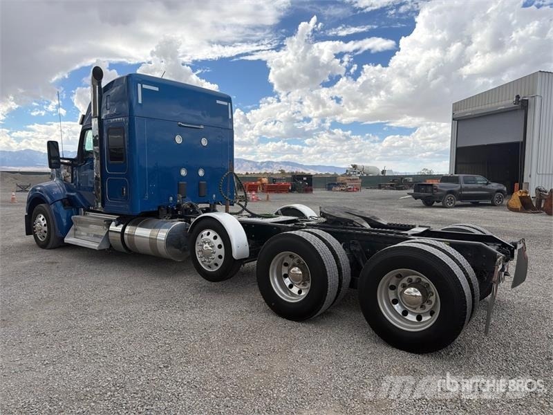 Kenworth W990 8x4 Tri/A Sleeper Truck Tractor Trekkers