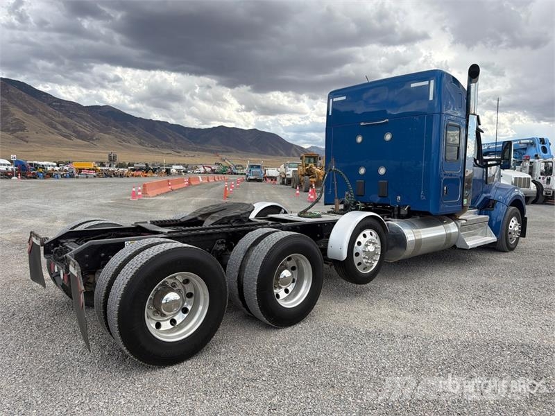 Kenworth W990 8x4 Tri/A Sleeper Truck Tractor Trekkers