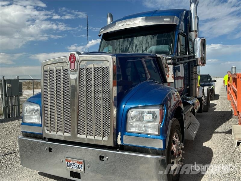 Kenworth W990 8x4 Tri/A Sleeper Truck Tractor Trekkers