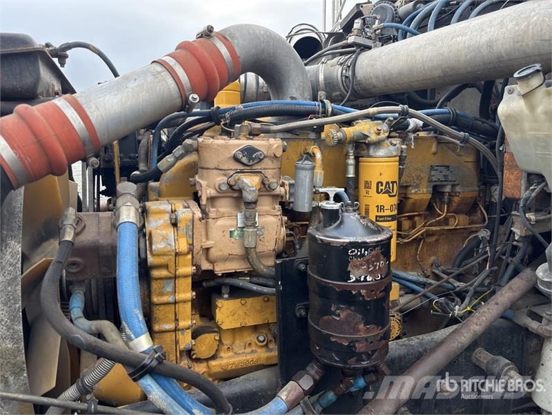 Kenworth WL900 8x4 Tri/A Sleeper Truck Tractor Vilcēji