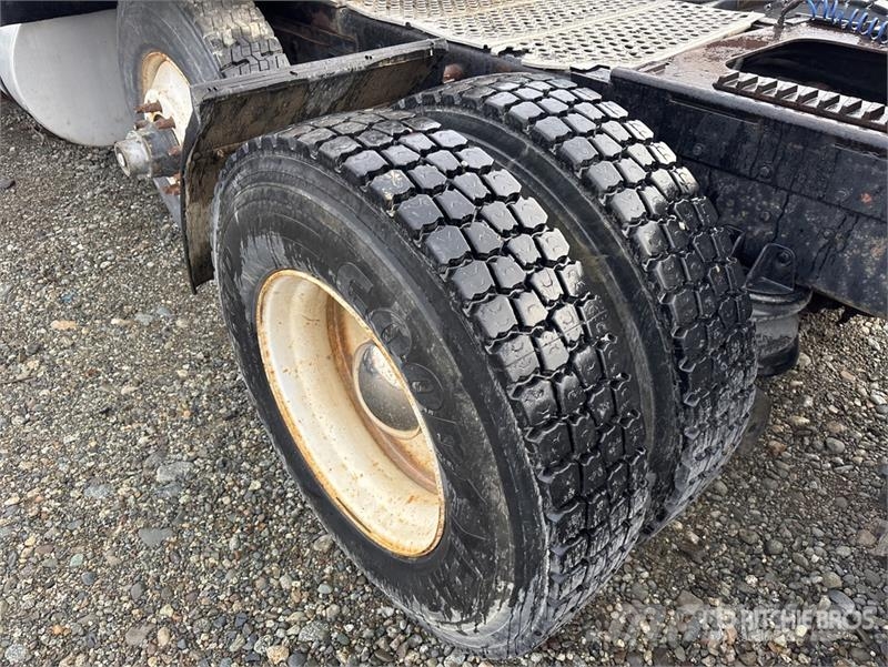 Kenworth WL900 8x4 Tri/A Sleeper Truck Tractor Vilcēji