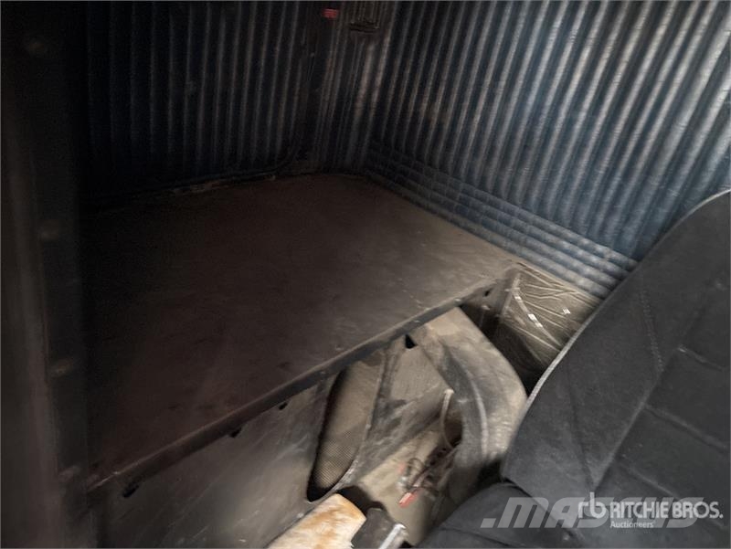 Kenworth WL900 8x4 Tri/A Sleeper Truck Tractor Vilcēji