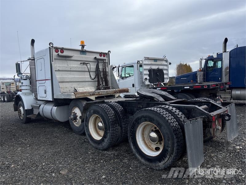 Kenworth WL900 8x4 Tri/A Sleeper Truck Tractor Vilcēji