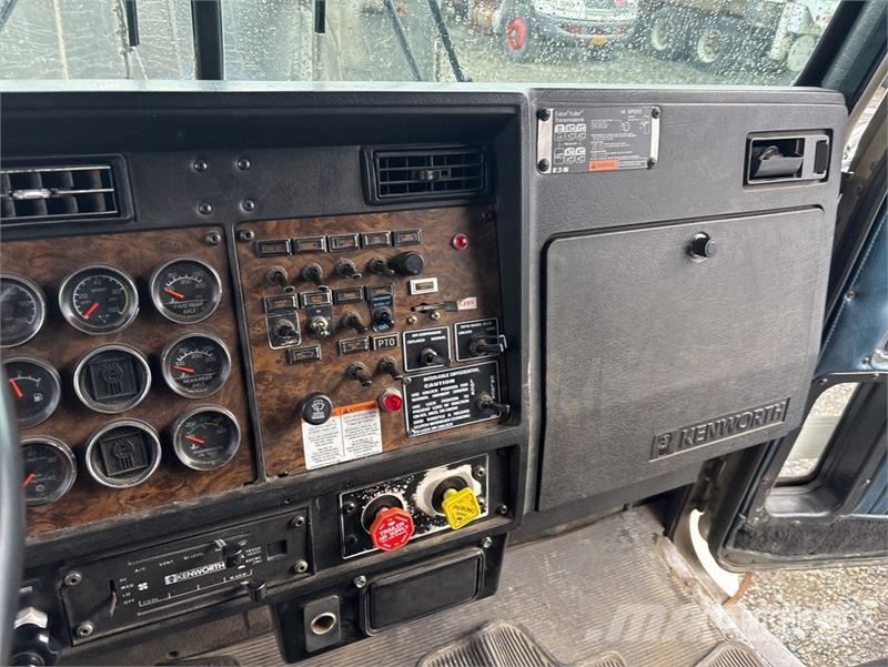 Kenworth WL900 8x4 Tri/A Sleeper Truck Tractor Vilcēji