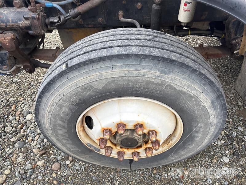 Kenworth WL900 8x4 Tri/A Sleeper Truck Tractor Vilcēji