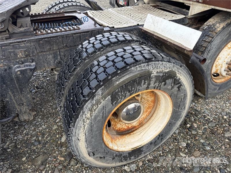 Kenworth WL900 8x4 Tri/A Sleeper Truck Tractor Vilcēji
