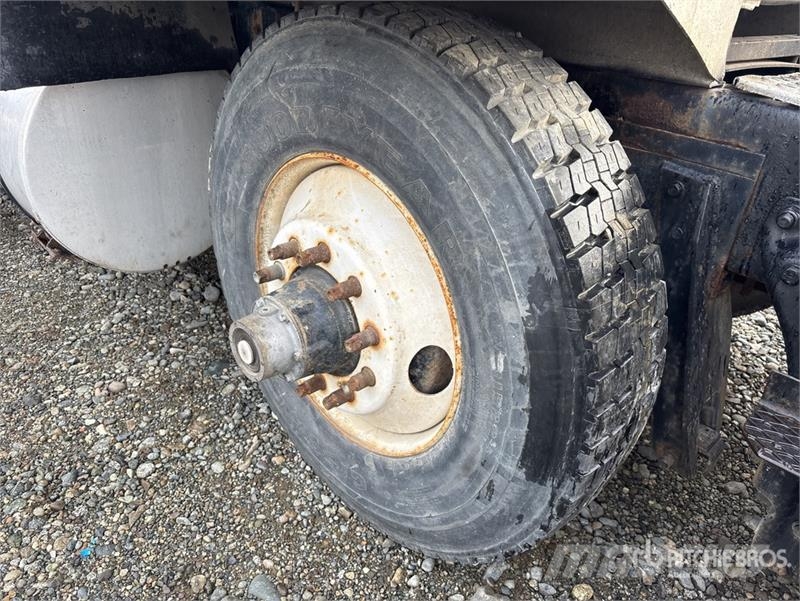 Kenworth WL900 8x4 Tri/A Sleeper Truck Tractor Vilcēji