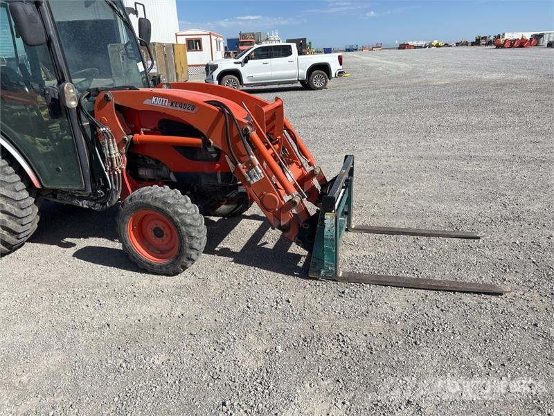 Kioti Utility Tractor جرارات مدمجة