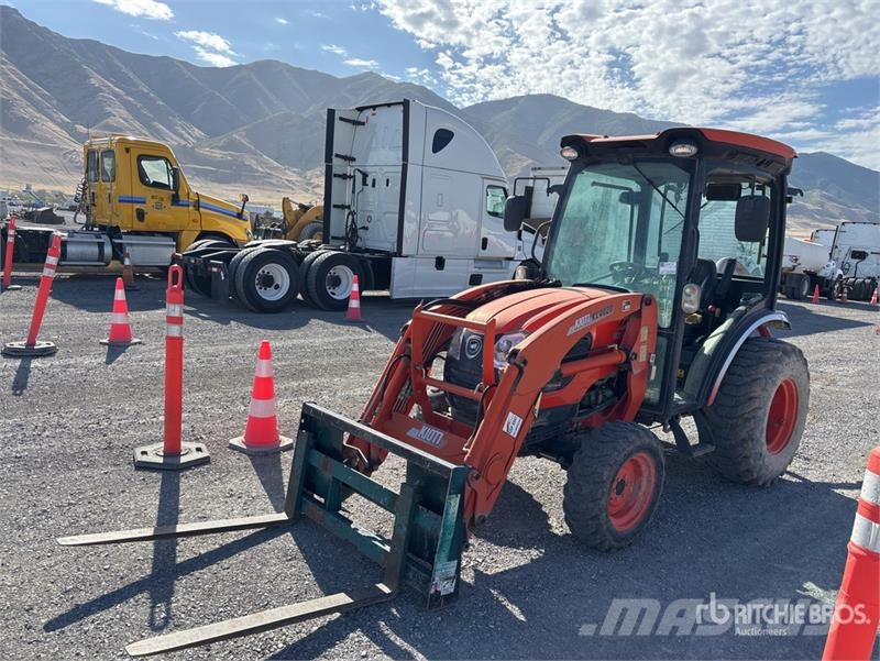 Kioti Utility Tractor جرارات مدمجة