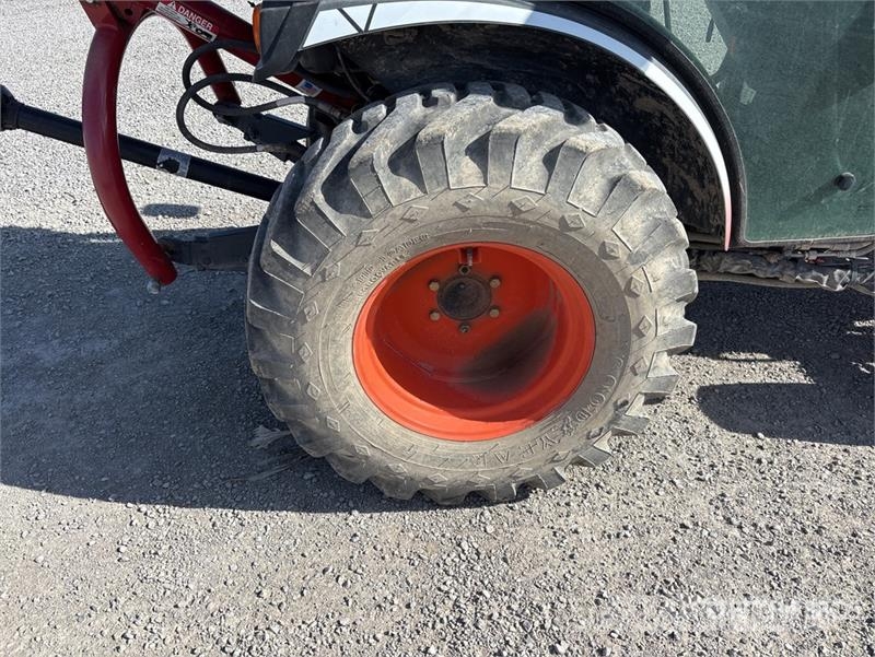 Kioti Utility Tractor جرارات مدمجة