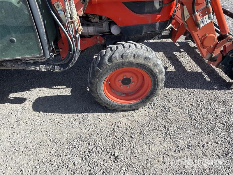 Kioti Utility Tractor جرارات مدمجة
