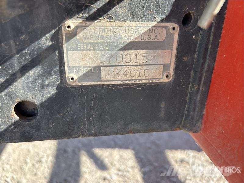 Kioti Utility Tractor جرارات مدمجة