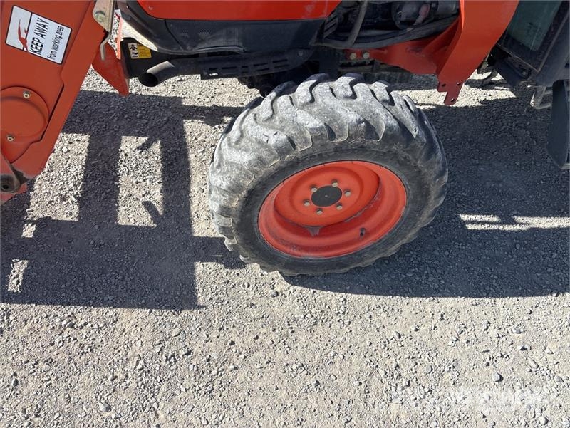 Kioti Utility Tractor جرارات مدمجة