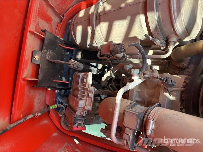 Kioti Utility Tractor جرارات مدمجة