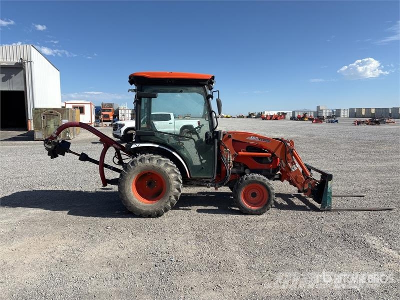Kioti Utility Tractor جرارات مدمجة