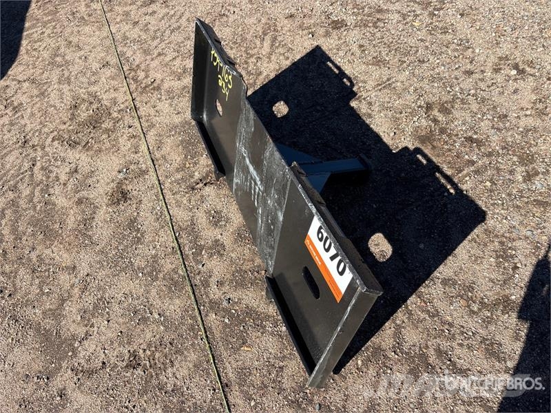 Kit Containers QT-TM 46 in Skid Steer Hitch Receiv クイックヒッチ