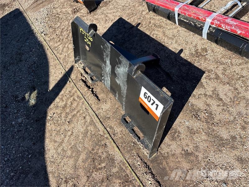 Kit Containers QT-TM 46 in Skid Steer Hitch Receiv クイックヒッチ