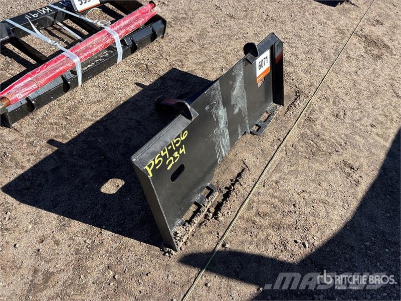 Kit Containers QT-TM 46 in Skid Steer Hitch Receiv クイックヒッチ