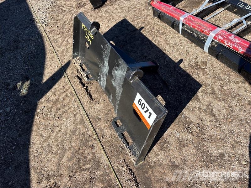 Kit Containers QT-TM 46 in Skid Steer Hitch Receiv クイックヒッチ