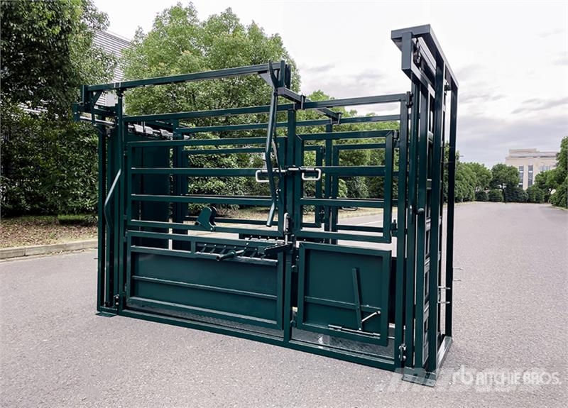KJ K1369 11 ft x 6 ft Tough Built Cattle Squeeze Chut Other livestock machinery and accessories