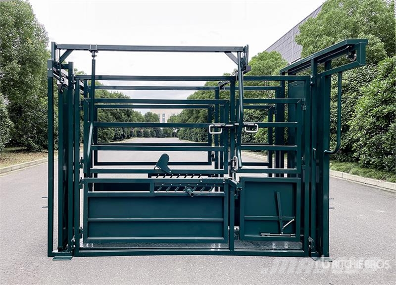 KJ K1369 11 ft x 6 ft Tough Built Cattle Squeeze Chut Other livestock machinery and accessories
