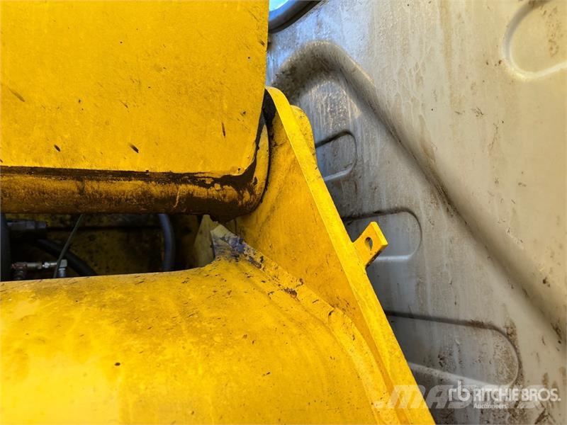 Kobelco SK135SR-LC Tracked Excavator Kāpurķēžu ekskavatori