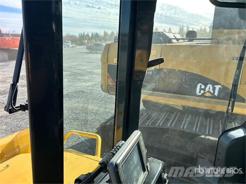 Komatsu D51PXi-24 Crawler Dozer Pásové dozéry