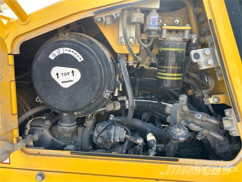 Komatsu D51PXi-24 Crawler Dozer Pásové dozéry