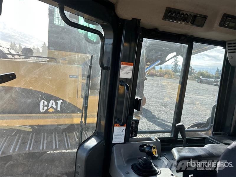 Komatsu D51PXi-24 Crawler Dozer Pásové dozéry