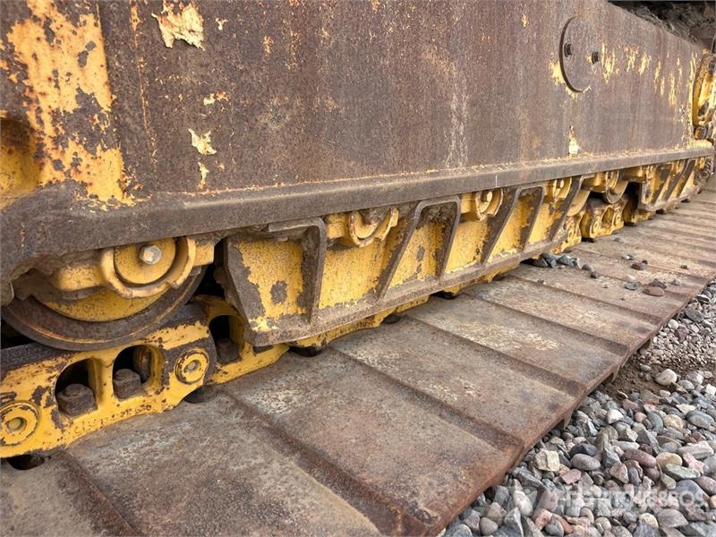Komatsu D61PX Гусеничные бульдозеры