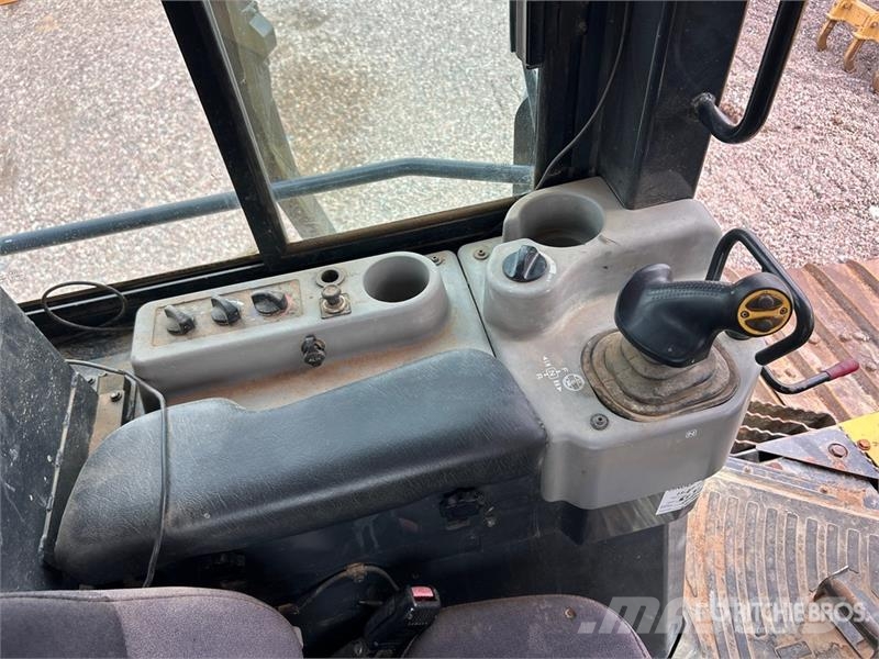 Komatsu D61PX Гусеничные бульдозеры