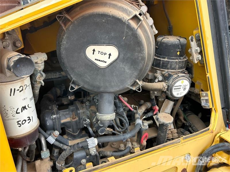 Komatsu D61PX Гусеничные бульдозеры