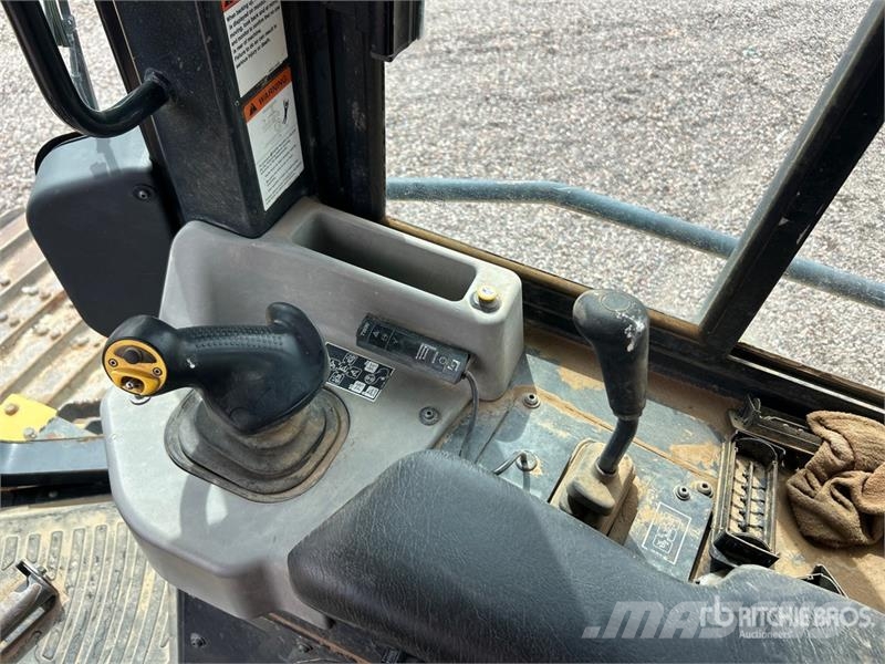 Komatsu D61PX Гусеничные бульдозеры