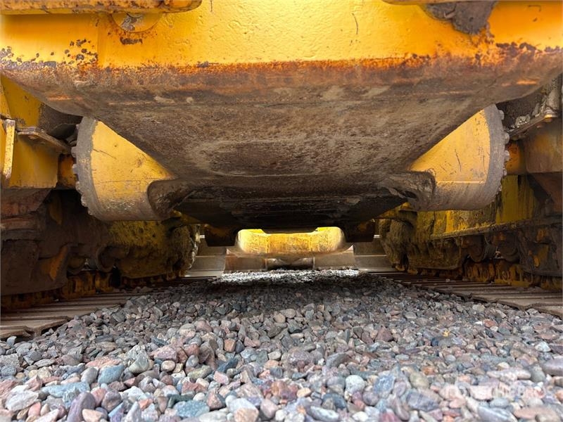 Komatsu D61PX Гусеничные бульдозеры