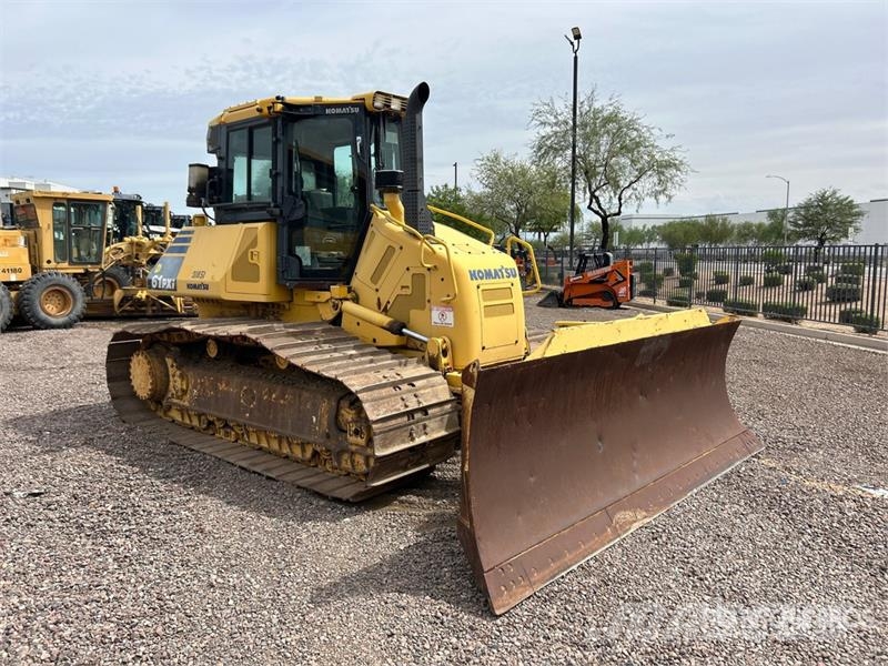 Komatsu D61PX Гусеничные бульдозеры