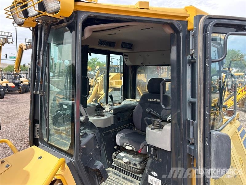 Komatsu D61PX Гусеничные бульдозеры