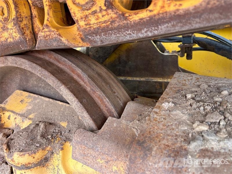 Komatsu D61PX Гусеничные бульдозеры