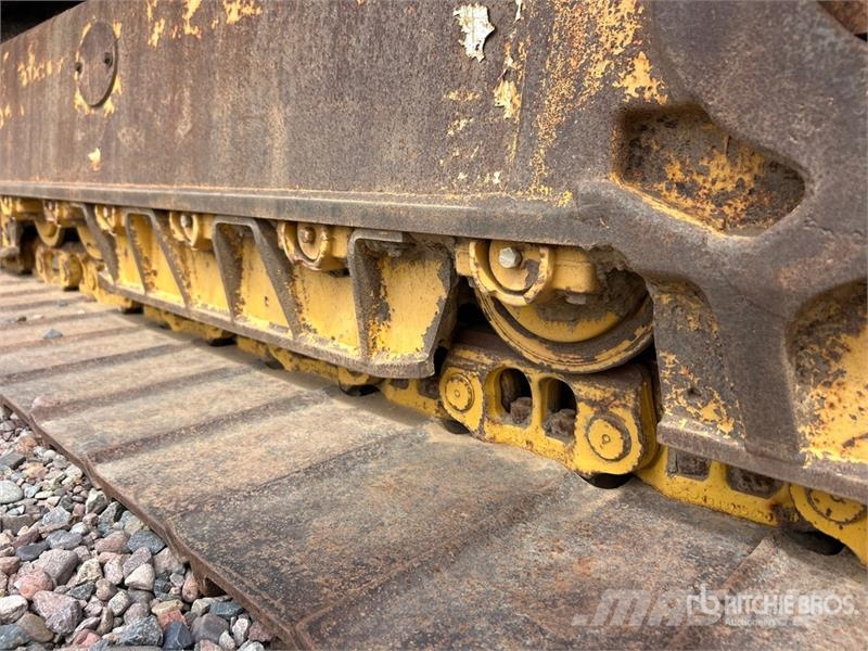 Komatsu D61PX Гусеничные бульдозеры