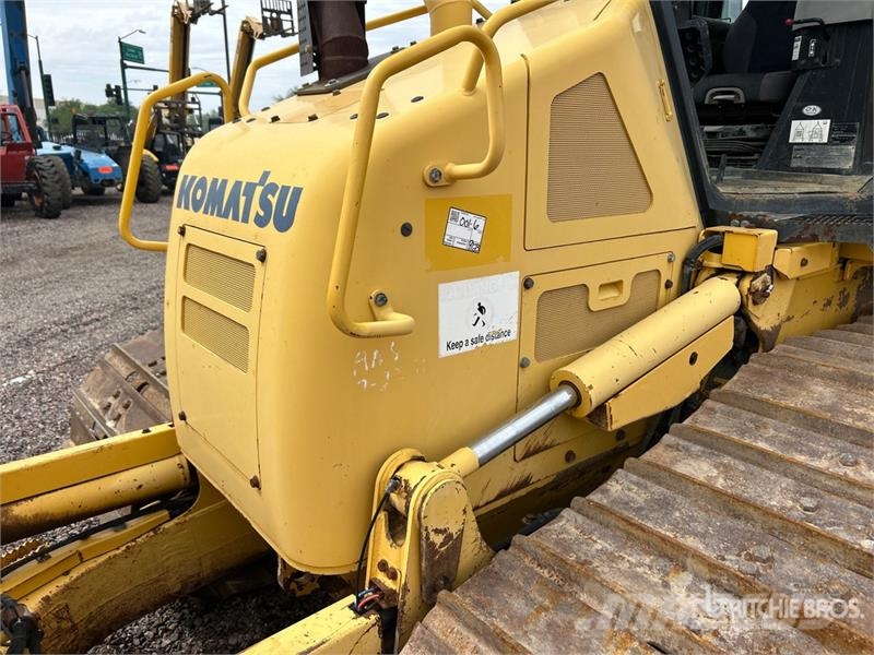Komatsu D61PX Гусеничные бульдозеры