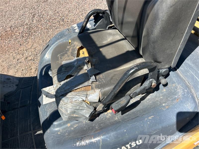Komatsu FG25HT-16 4000 lb Cushion Tire Forklift Gaffeltrucker - Annet